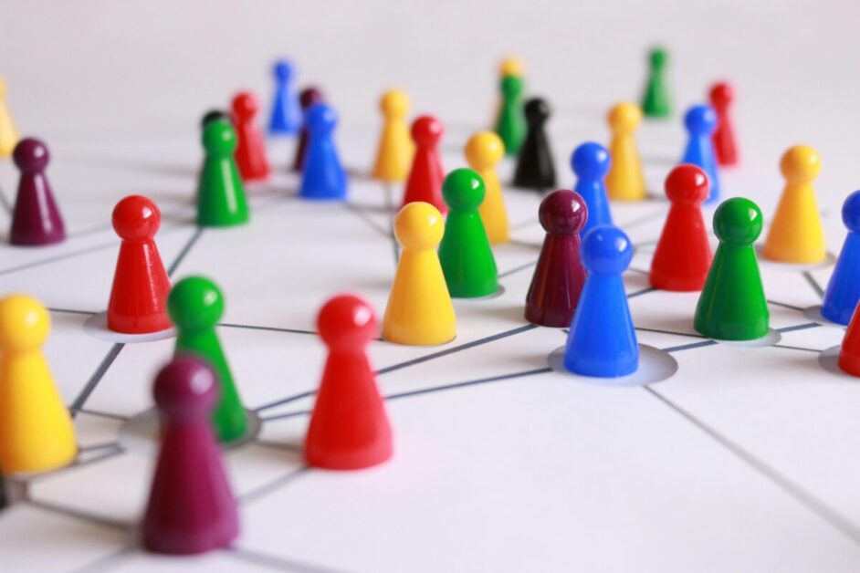 A network of colorful game pieces connected by lines, symbolizing collaboration and adaptive leadership in building effective teams.